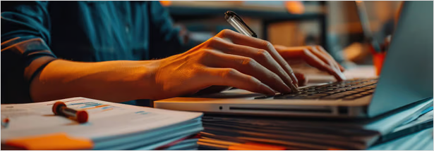 What is multi-region architecture in the cloud and what risks does it mitigate?